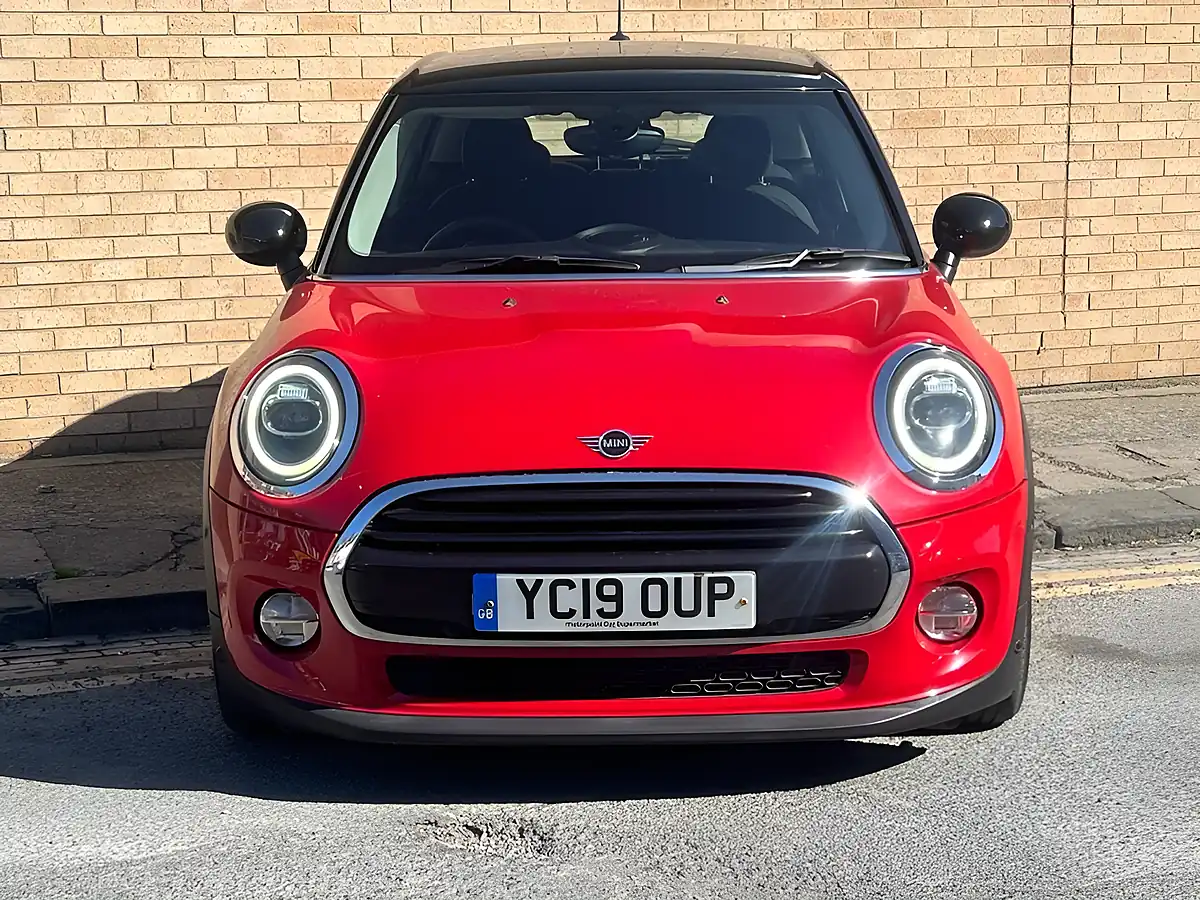 Used 2019 MINI Hatch Cooper Classic Red - Interior and Exterior details 2