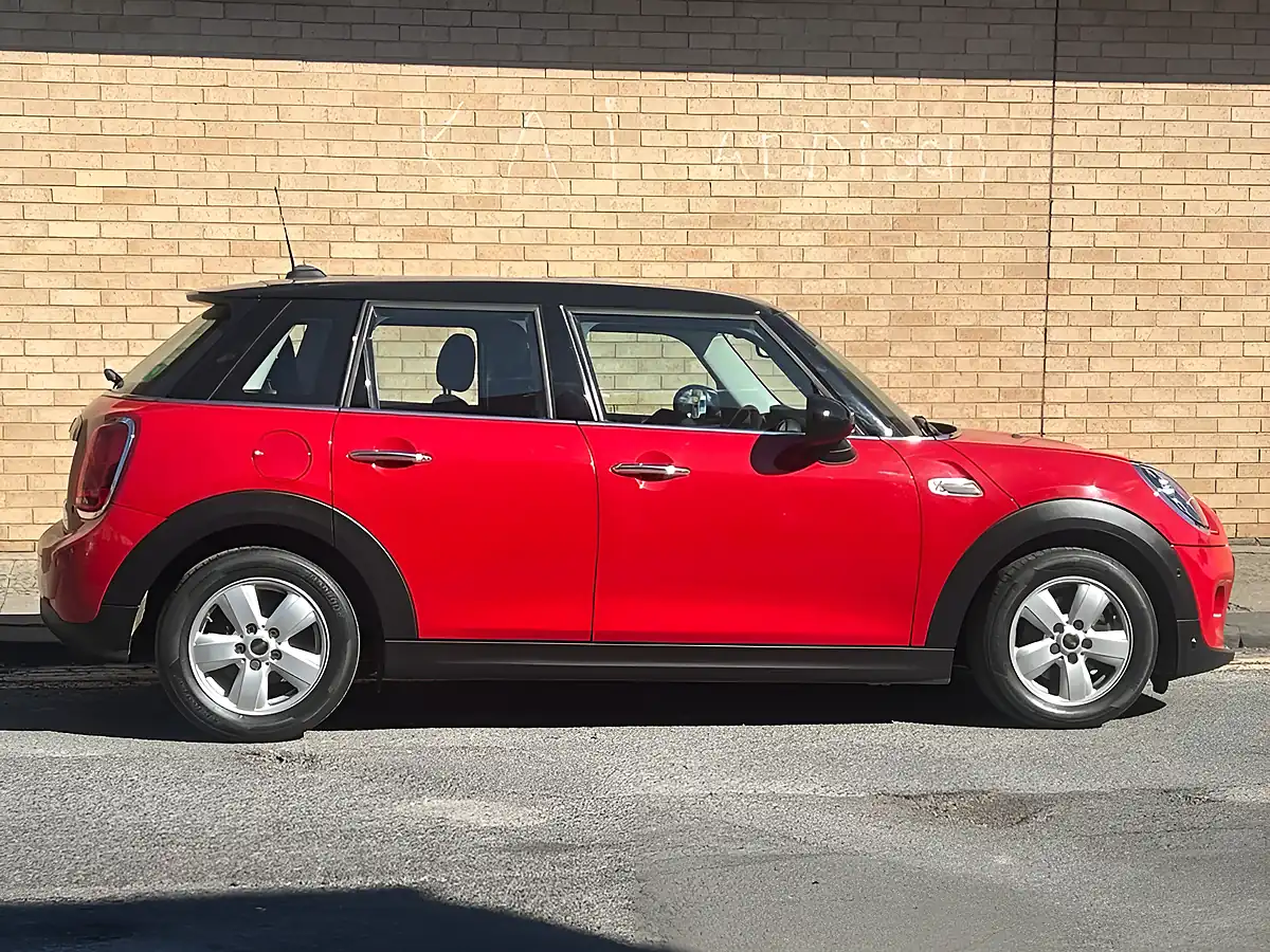 Used 2019 MINI Hatch Cooper Classic Red - Interior and Exterior details 5