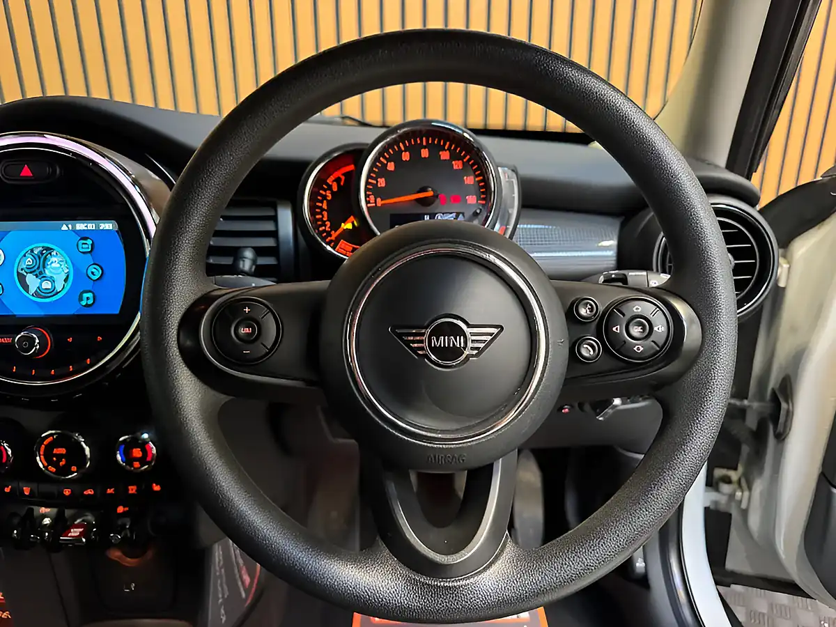 Used 2019 MINI Hatch Cooper Classic Silver - Interior and Exterior details 12