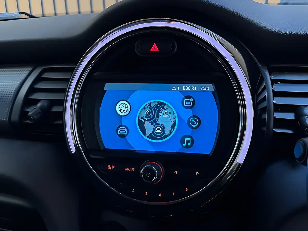 Used 2019 MINI Hatch Cooper Classic Silver - Interior and Exterior details 18