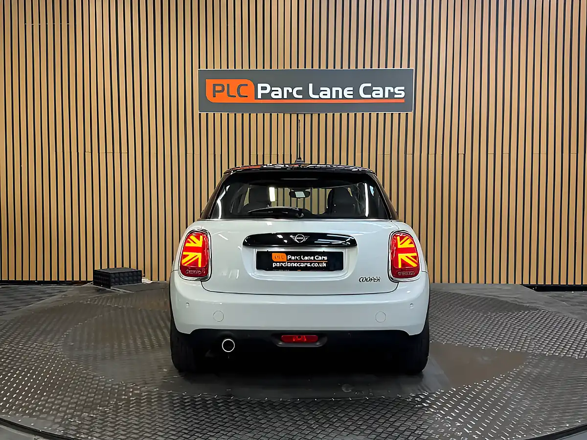 Used 2019 MINI Hatch Cooper Classic Silver - Interior and Exterior details 4