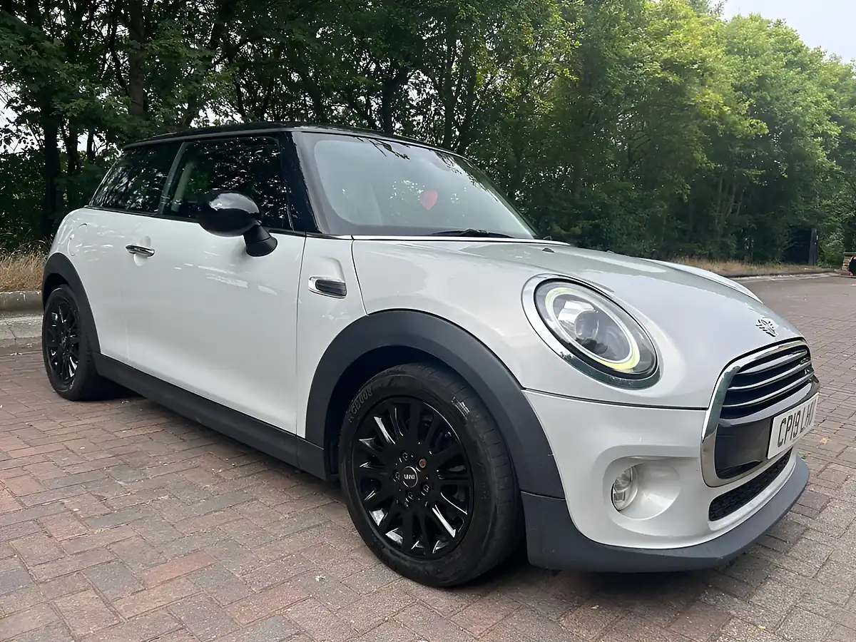 Used 2019 MINI Hatch Cooper Classic Silver - Interior and Exterior details 2