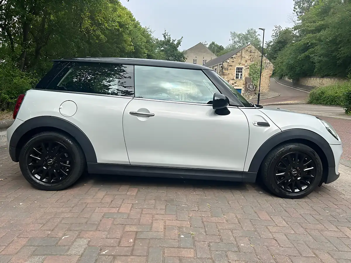 Used 2019 MINI Hatch Cooper Classic Silver - Interior and Exterior details 3