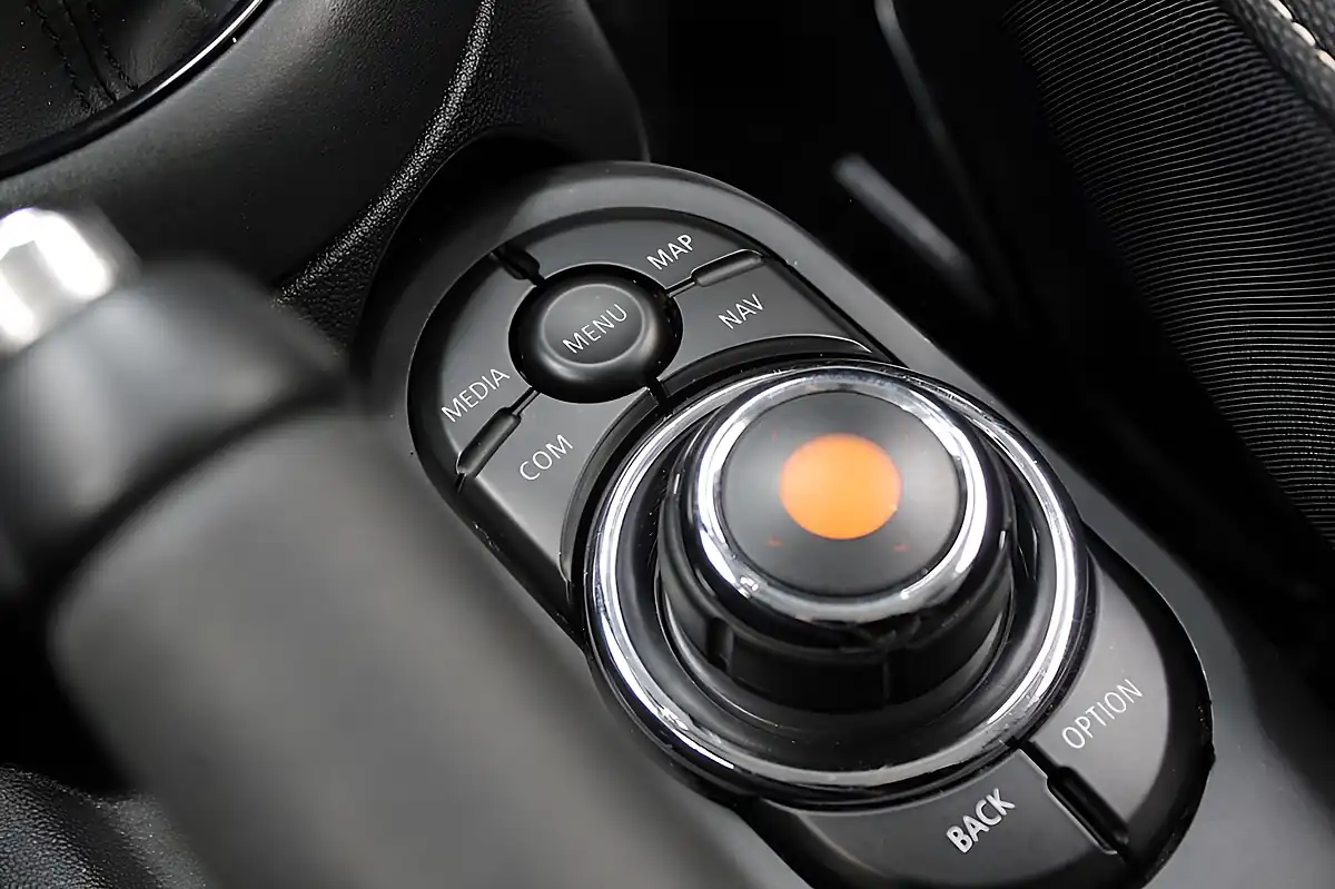 Used 2019 MINI Hatch Cooper Classic Silver - Interior and Exterior details 18