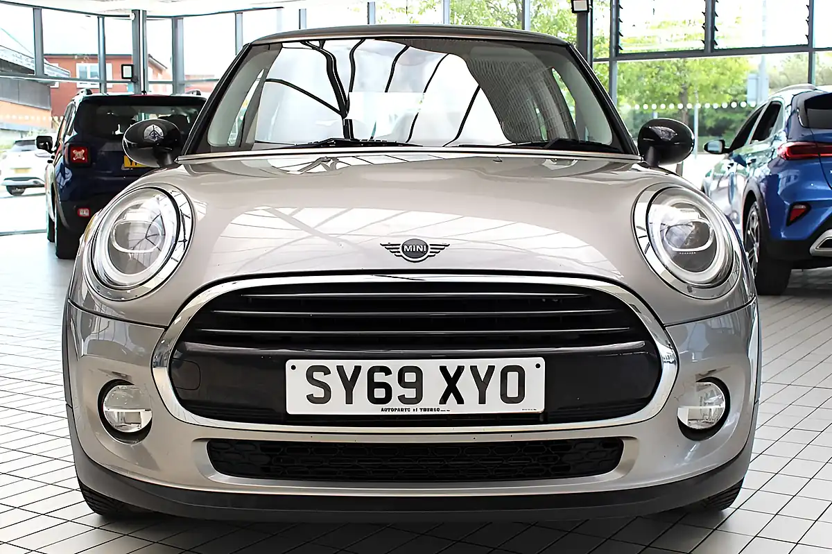 Used 2019 MINI Hatch Cooper Classic Silver - Interior and Exterior details 5