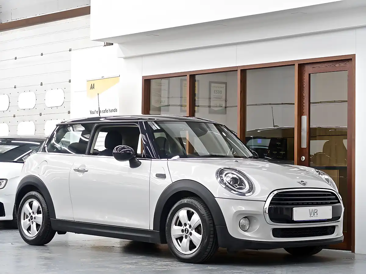 Used 2019 MINI Hatch Cooper Classic Silver - Front View