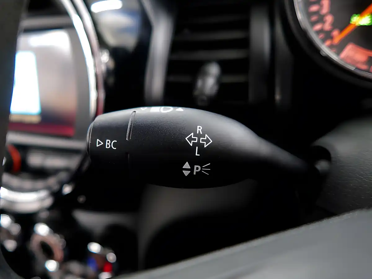 Used 2019 MINI Hatch Cooper Classic Silver - Interior and Exterior details 11