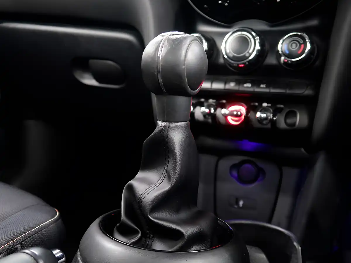 Used 2019 MINI Hatch Cooper Classic Silver - Interior and Exterior details 16