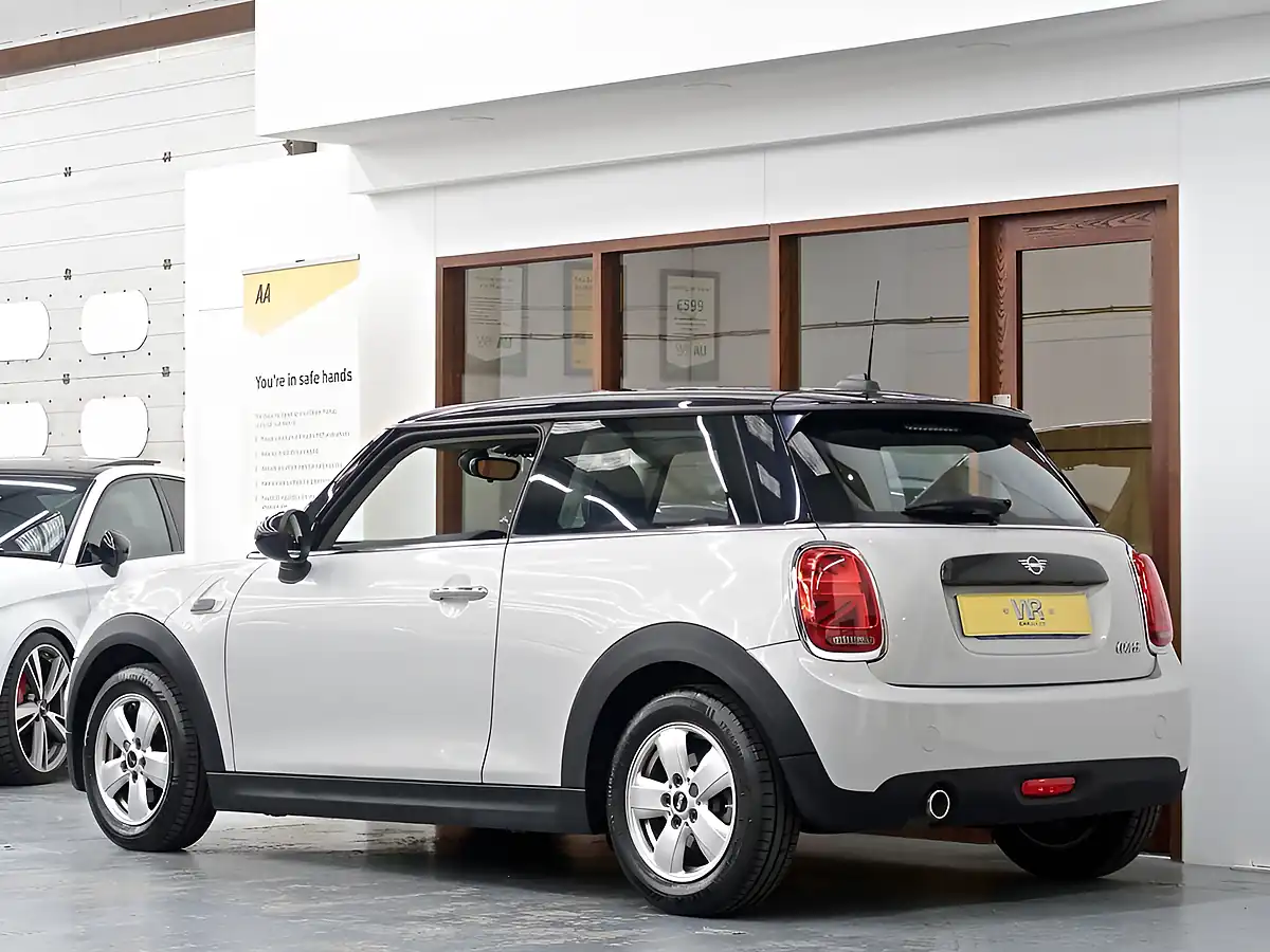 Used 2019 MINI Hatch Cooper Classic Silver - Interior and Exterior details 3