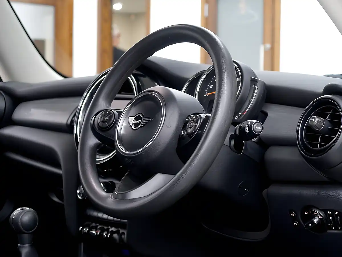 Used 2019 MINI Hatch Cooper Classic Silver - Interior and Exterior details 7