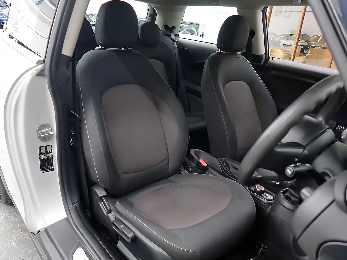 Used 2019 MINI Hatch Cooper Classic Silver - Interior and Exterior details 9