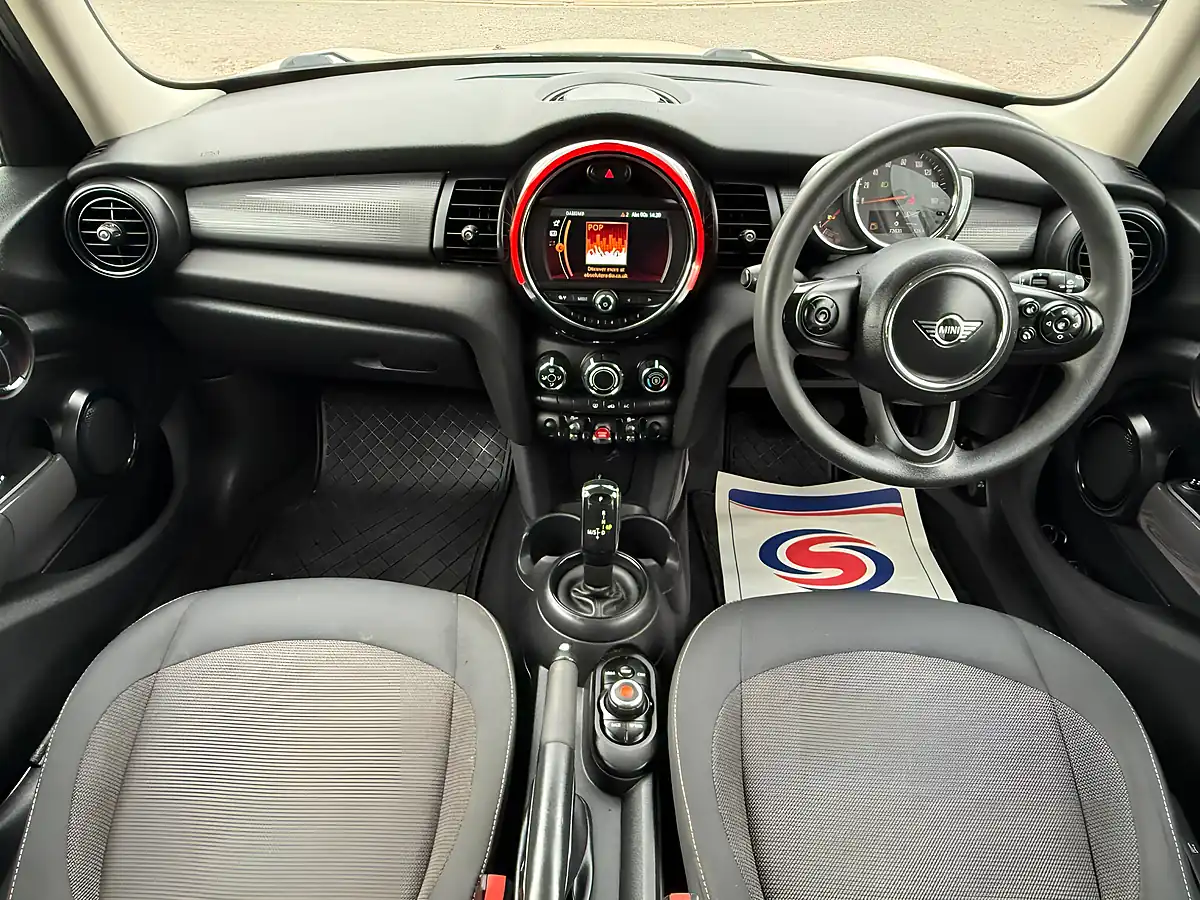 Used 2019 MINI Hatch Cooper Classic White - Interior and Exterior details 10