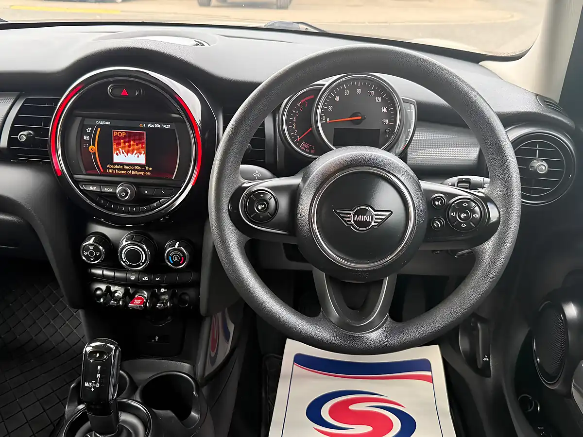 Used 2019 MINI Hatch Cooper Classic White - Interior and Exterior details 11