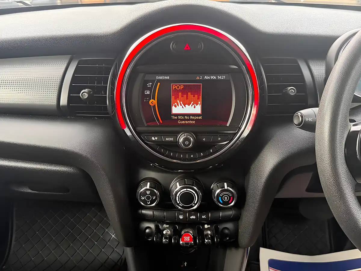 Used 2019 MINI Hatch Cooper Classic White - Interior and Exterior details 12