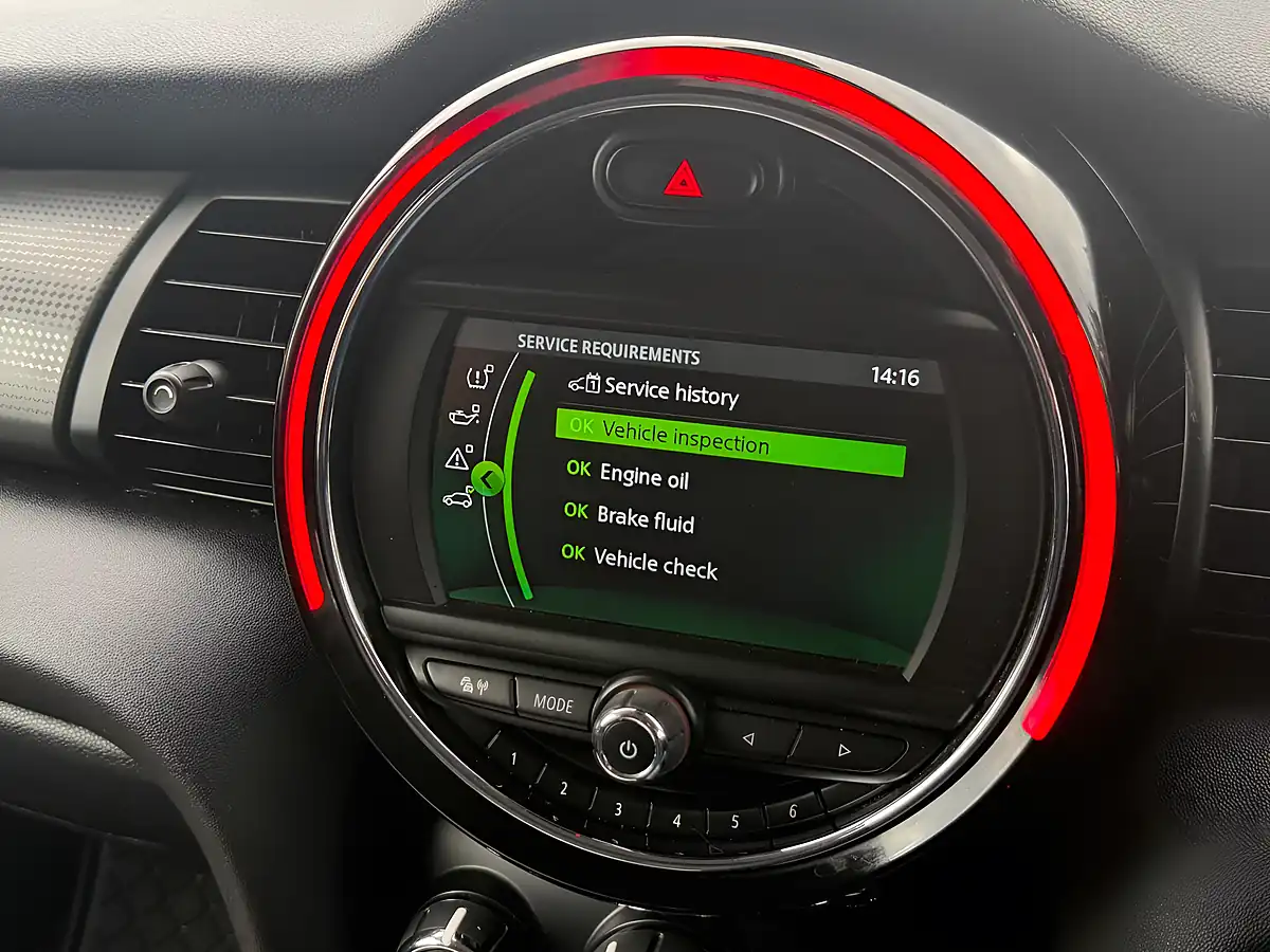 Used 2019 MINI Hatch Cooper Classic White - Interior and Exterior details 13