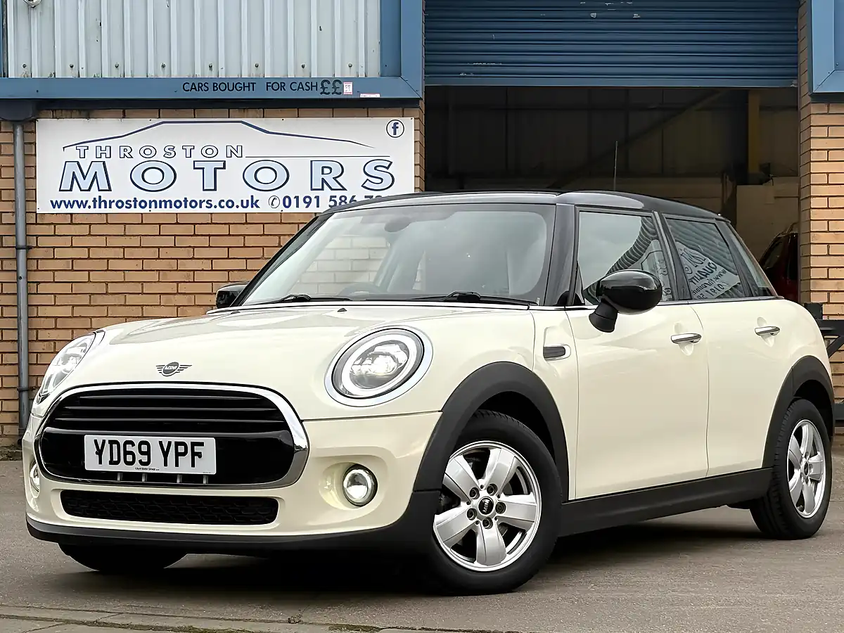 Used 2019 MINI Hatch Cooper Classic White - Interior and Exterior details 2