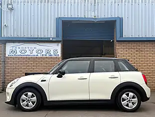 Used 2019 MINI Hatch Cooper Classic White - Interior and Exterior details 5