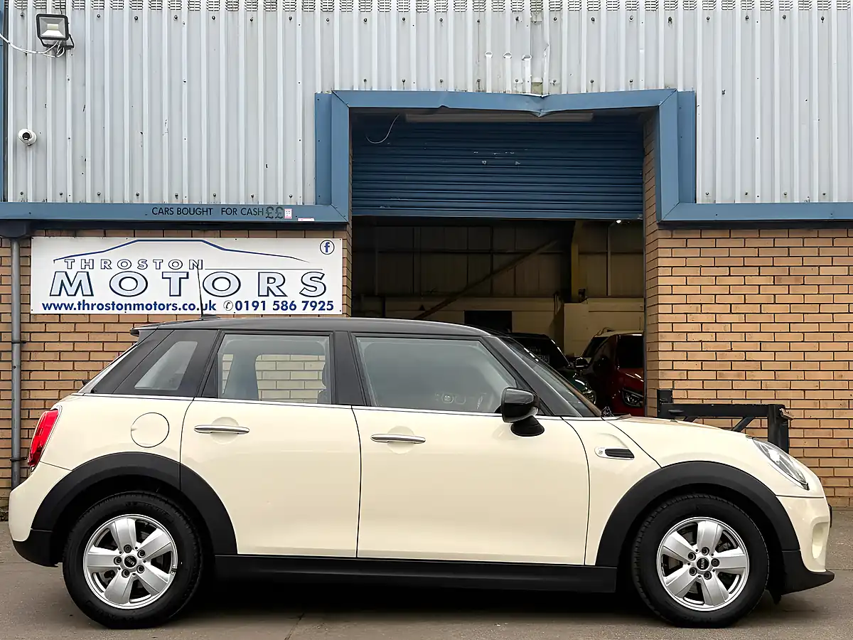 Used 2019 MINI Hatch Cooper Classic White - Interior and Exterior details 6