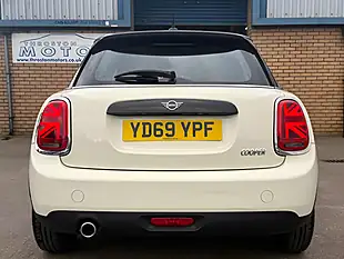 Used 2019 MINI Hatch Cooper Classic White - Interior and Exterior details 8
