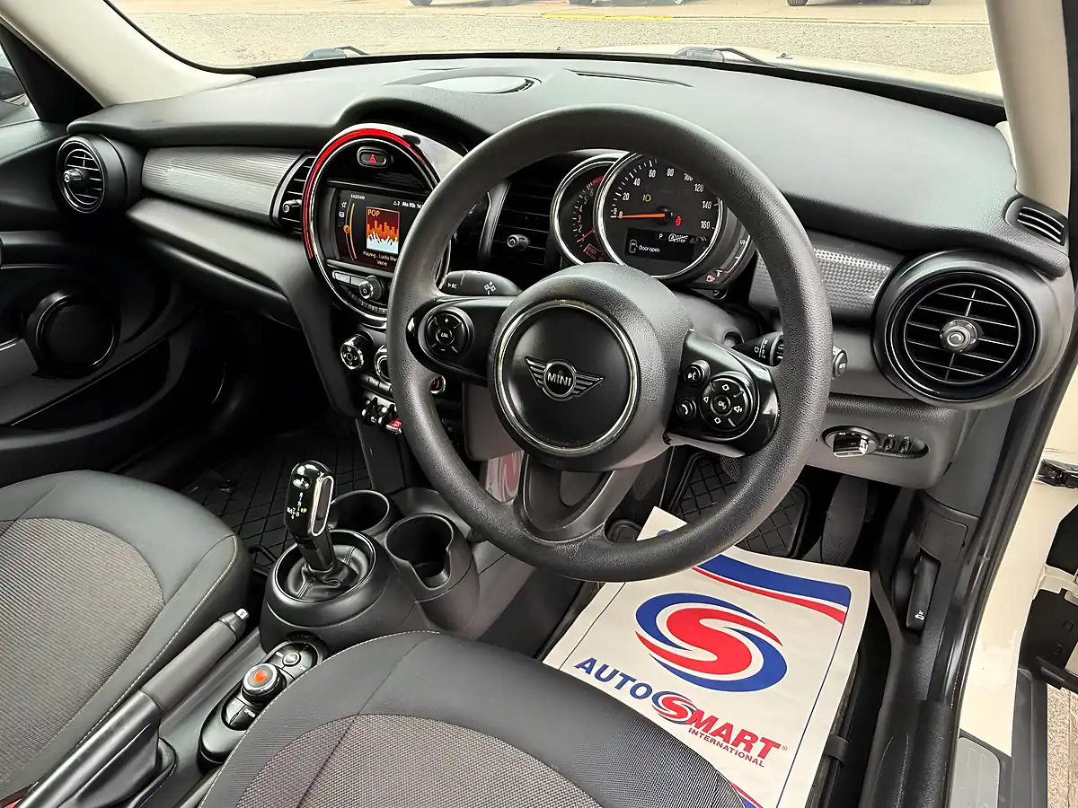 Used 2019 MINI Hatch Cooper Classic White - Interior and Exterior details 9