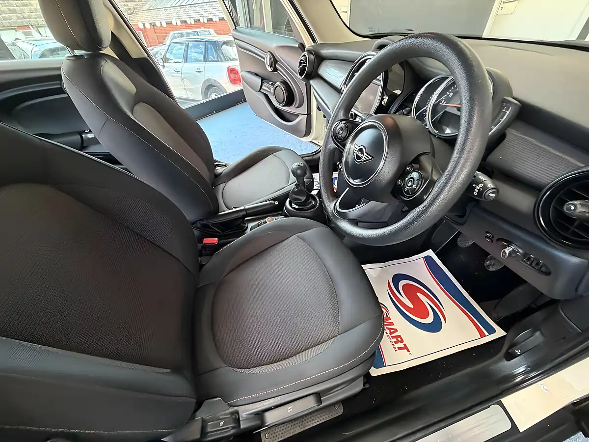 Used 2019 MINI Hatch Cooper Classic White - Interior and Exterior details 10