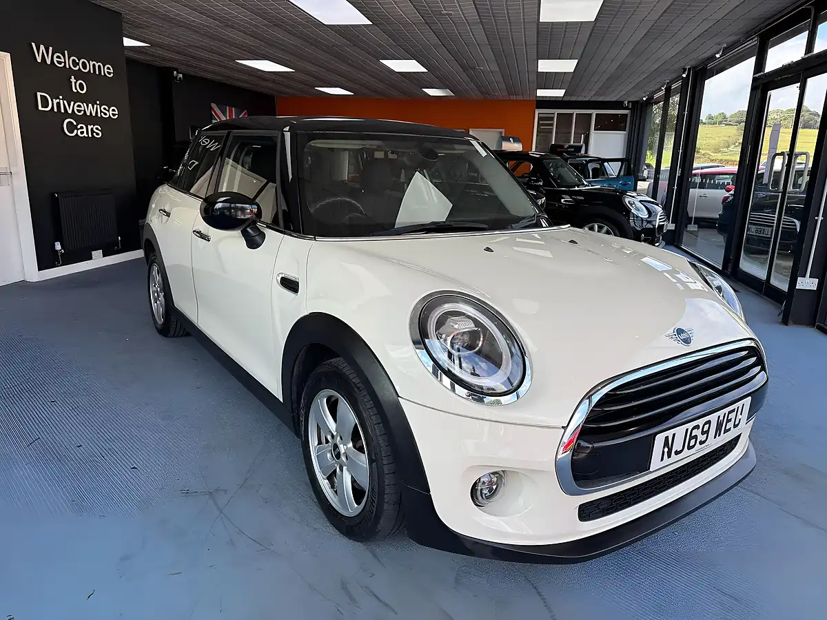 Used 2019 MINI Hatch Cooper Classic White - Interior and Exterior details 3