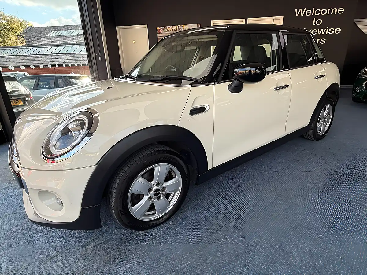 Used 2019 MINI Hatch Cooper Classic White - Interior and Exterior details 5