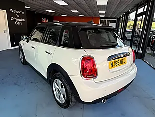 Used 2019 MINI Hatch Cooper Classic White - Interior and Exterior details 7