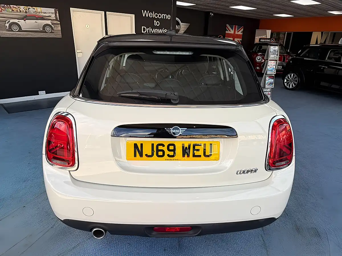 Used 2019 MINI Hatch Cooper Classic White - Interior and Exterior details 8