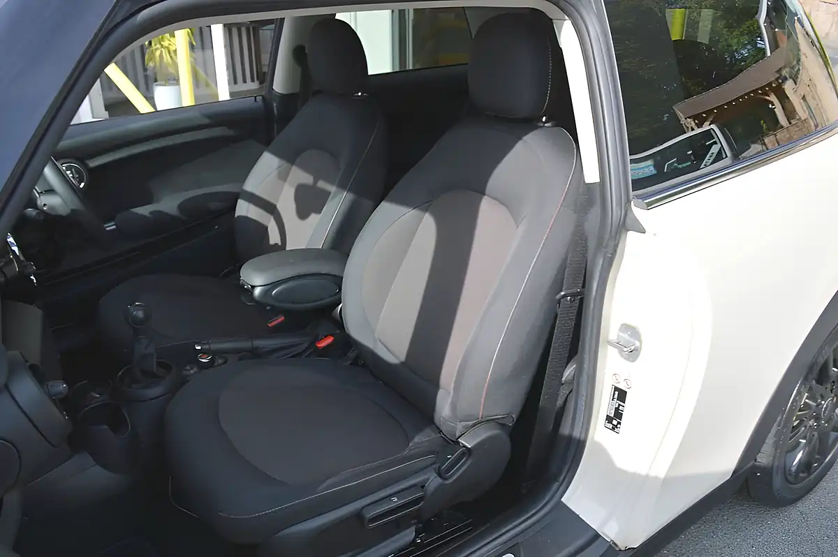 Used 2019 MINI Hatch Cooper Classic White - Interior and Exterior details 12