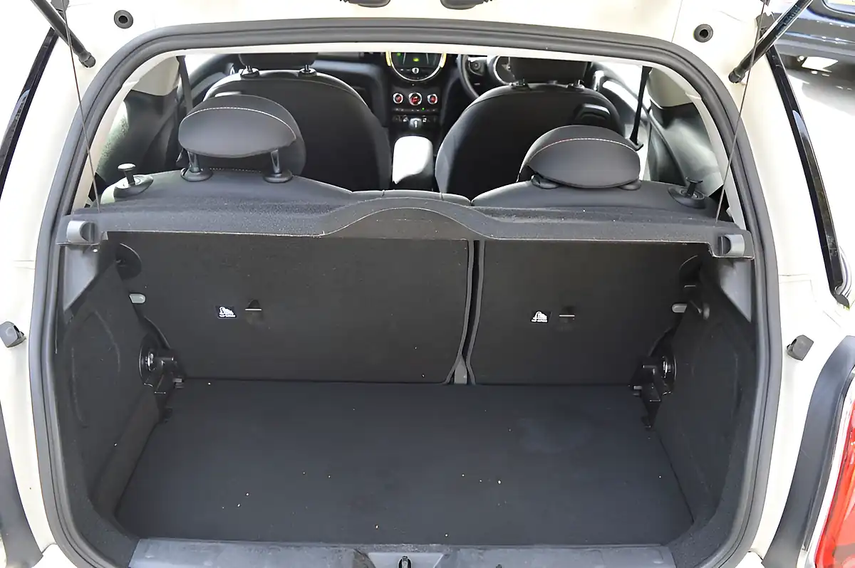 Used 2019 MINI Hatch Cooper Classic White - Interior and Exterior details 13