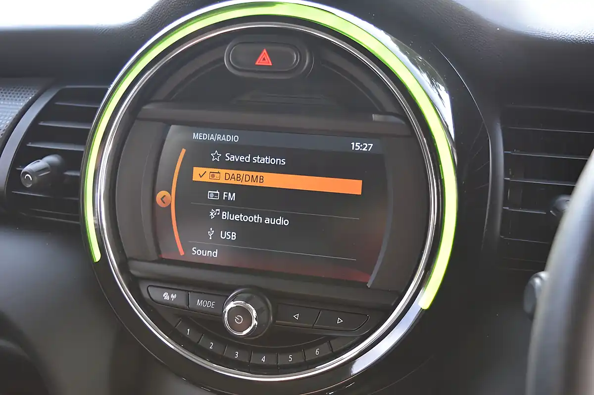 Used 2019 MINI Hatch Cooper Classic White - Interior and Exterior details 16