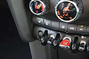 Used 2019 MINI Hatch Cooper Classic White - Interior and Exterior details 18