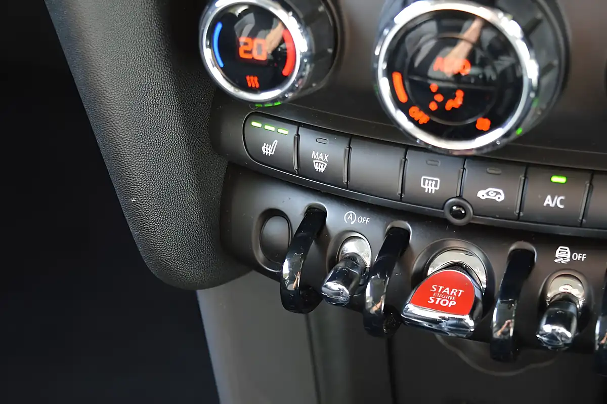 Used 2019 MINI Hatch Cooper Classic White - Interior and Exterior details 18