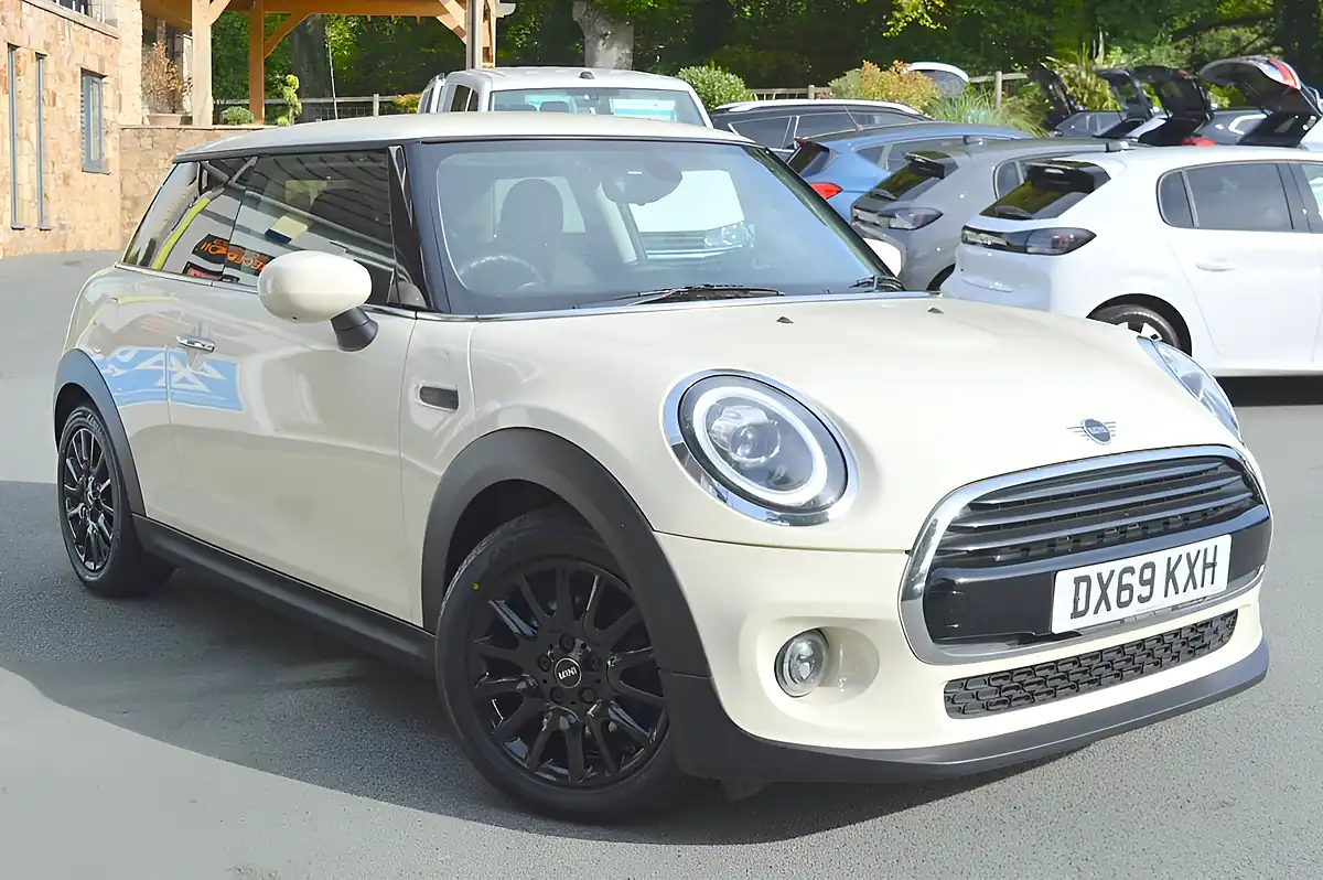 Used 2019 MINI Hatch Cooper Classic White - Interior and Exterior details 2