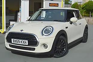 Used 2019 MINI Hatch Cooper Classic White - Interior and Exterior details 4