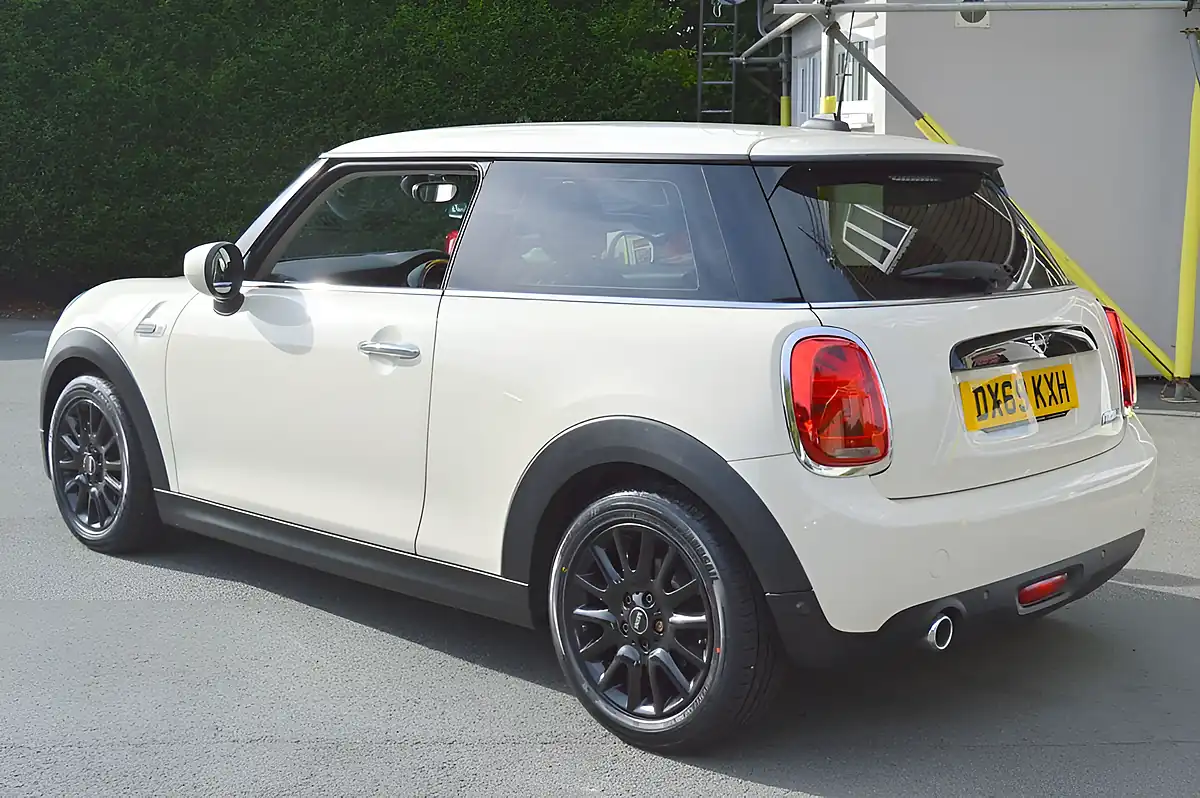 Used 2019 MINI Hatch Cooper Classic White - Interior and Exterior details 7