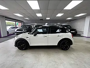 Used 2019 MINI Hatch Cooper Cooper Pepper White - Interior and Exterior details 10