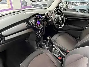 Used 2019 MINI Hatch Cooper Cooper Pepper White - Interior and Exterior details 16