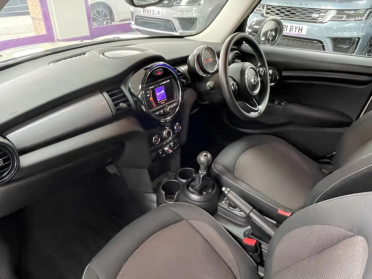 Used 2019 MINI Hatch Cooper Cooper Pepper White - Interior and Exterior details 16