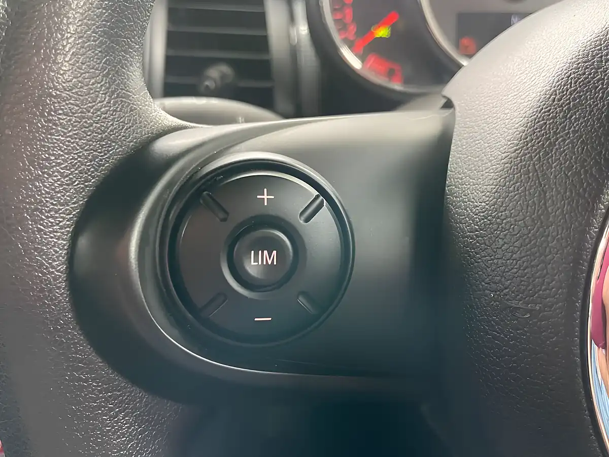 Used 2019 MINI Hatch Cooper Cooper Pepper White - Interior and Exterior details 17