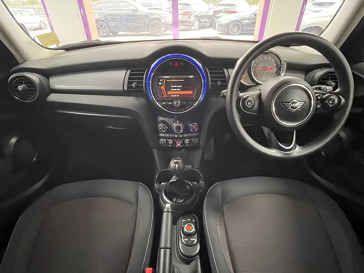 Used 2019 MINI Hatch Cooper Cooper Pepper White - Interior and Exterior details 2