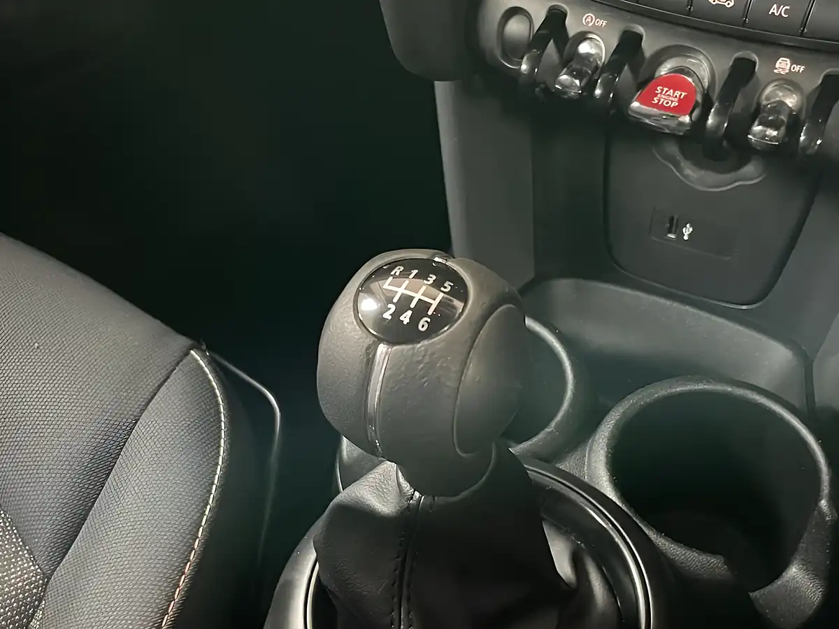 Used 2019 MINI Hatch Cooper Cooper Pepper White - Interior and Exterior details 20