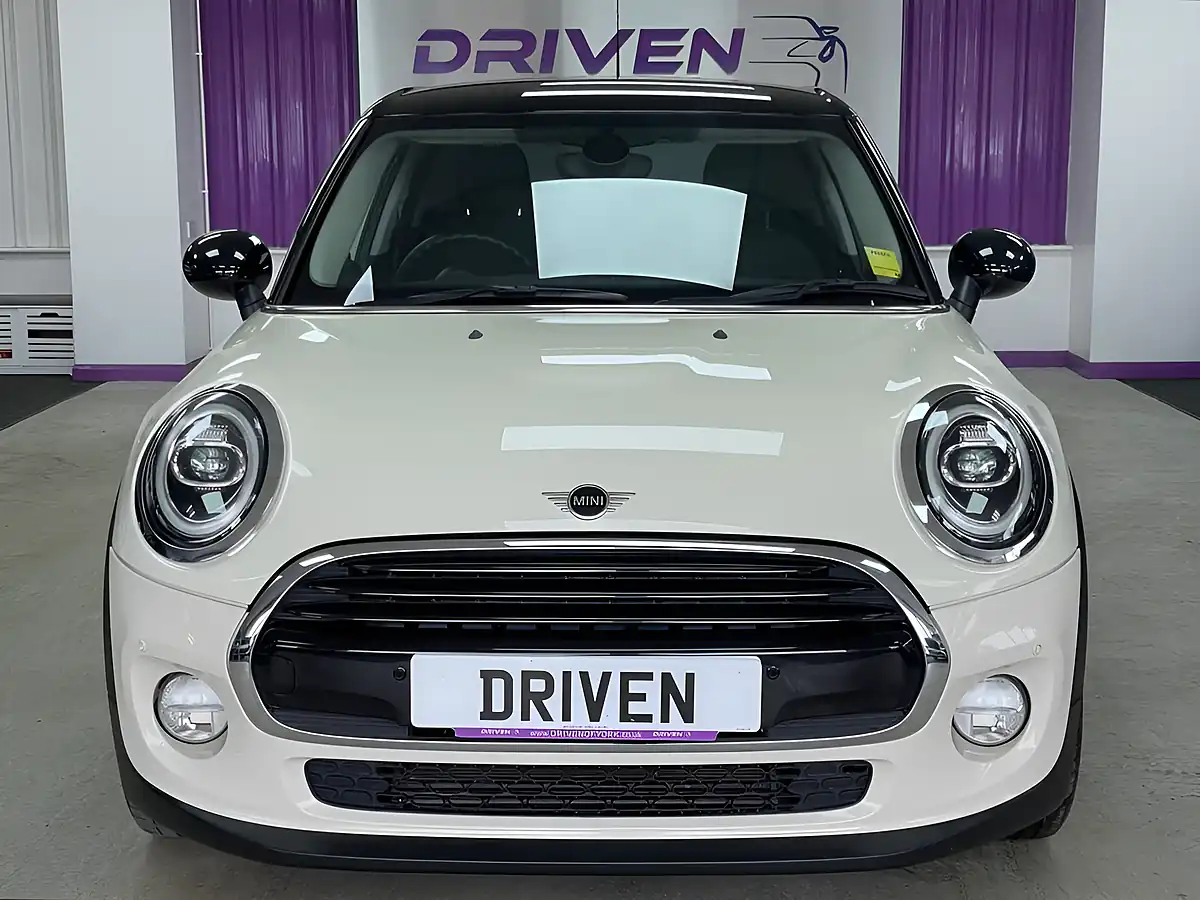 Used 2019 MINI Hatch Cooper Cooper Pepper White - Interior and Exterior details 6