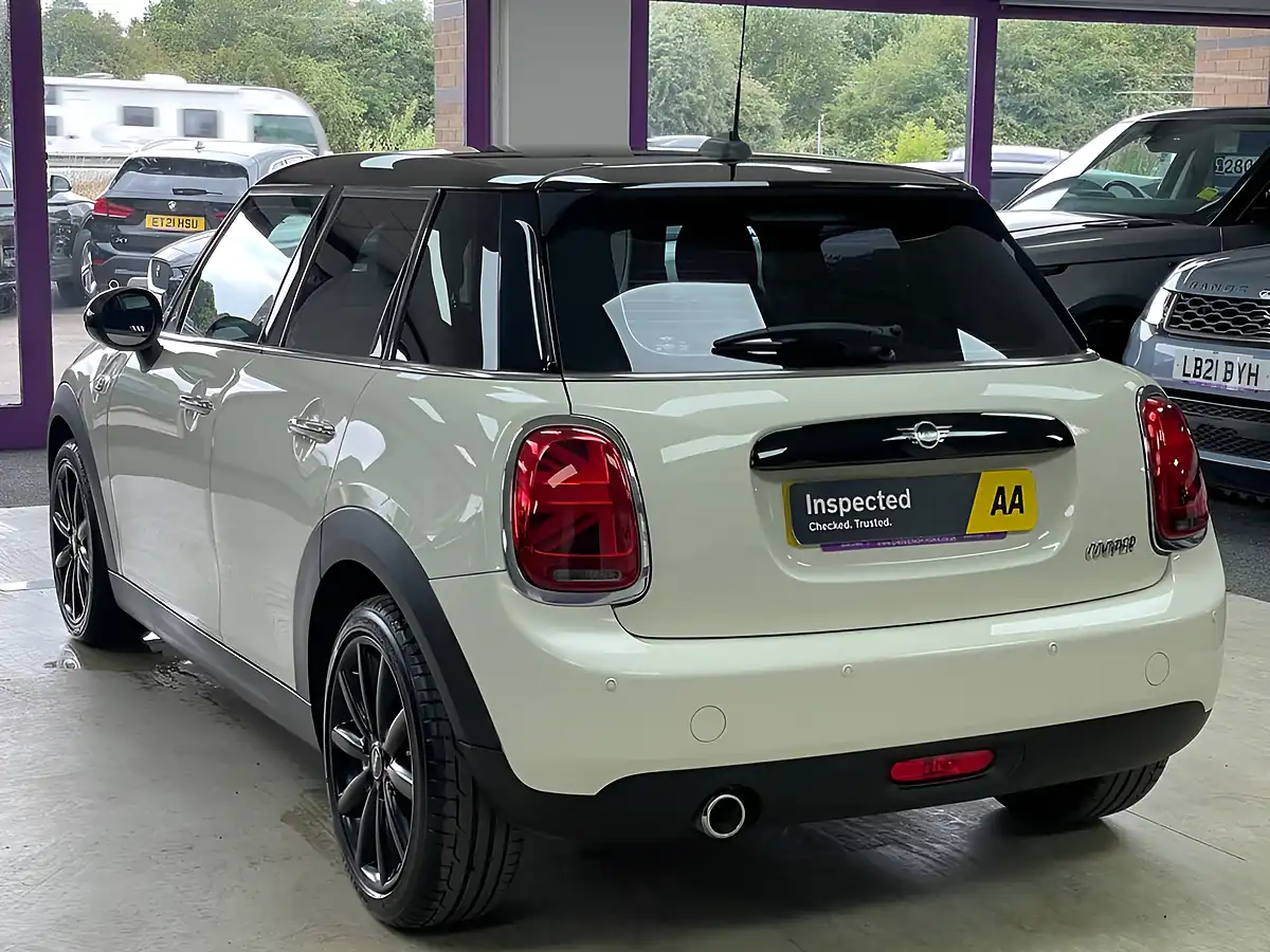 Used 2019 MINI Hatch Cooper Cooper Pepper White - Interior and Exterior details 8
