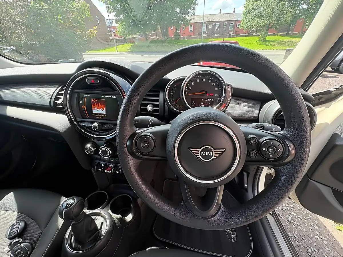 Used 2019 MINI Hatch Cooper Ii 5dr White - Interior and Exterior details 17