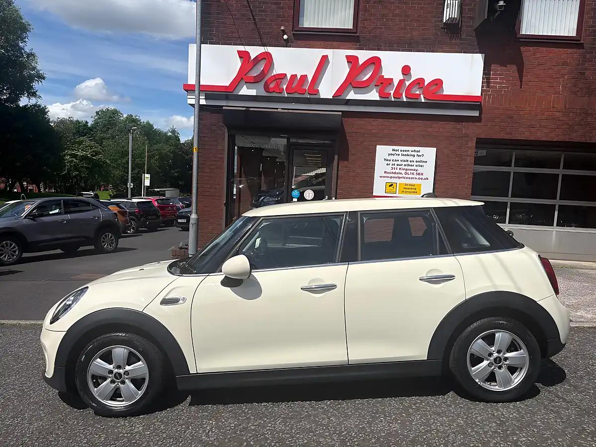 Used 2019 MINI Hatch Cooper Ii 5dr White - Interior and Exterior details 6