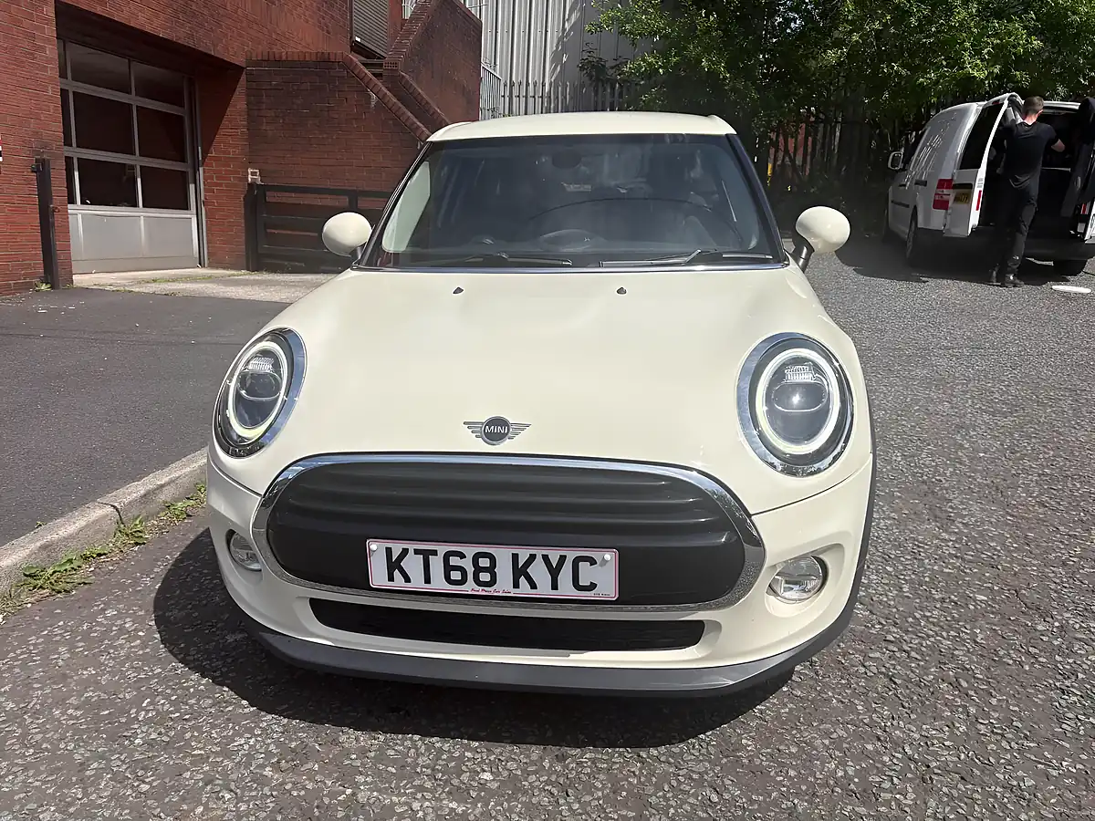 Used 2019 MINI Hatch Cooper Ii 5dr White - Interior and Exterior details 8