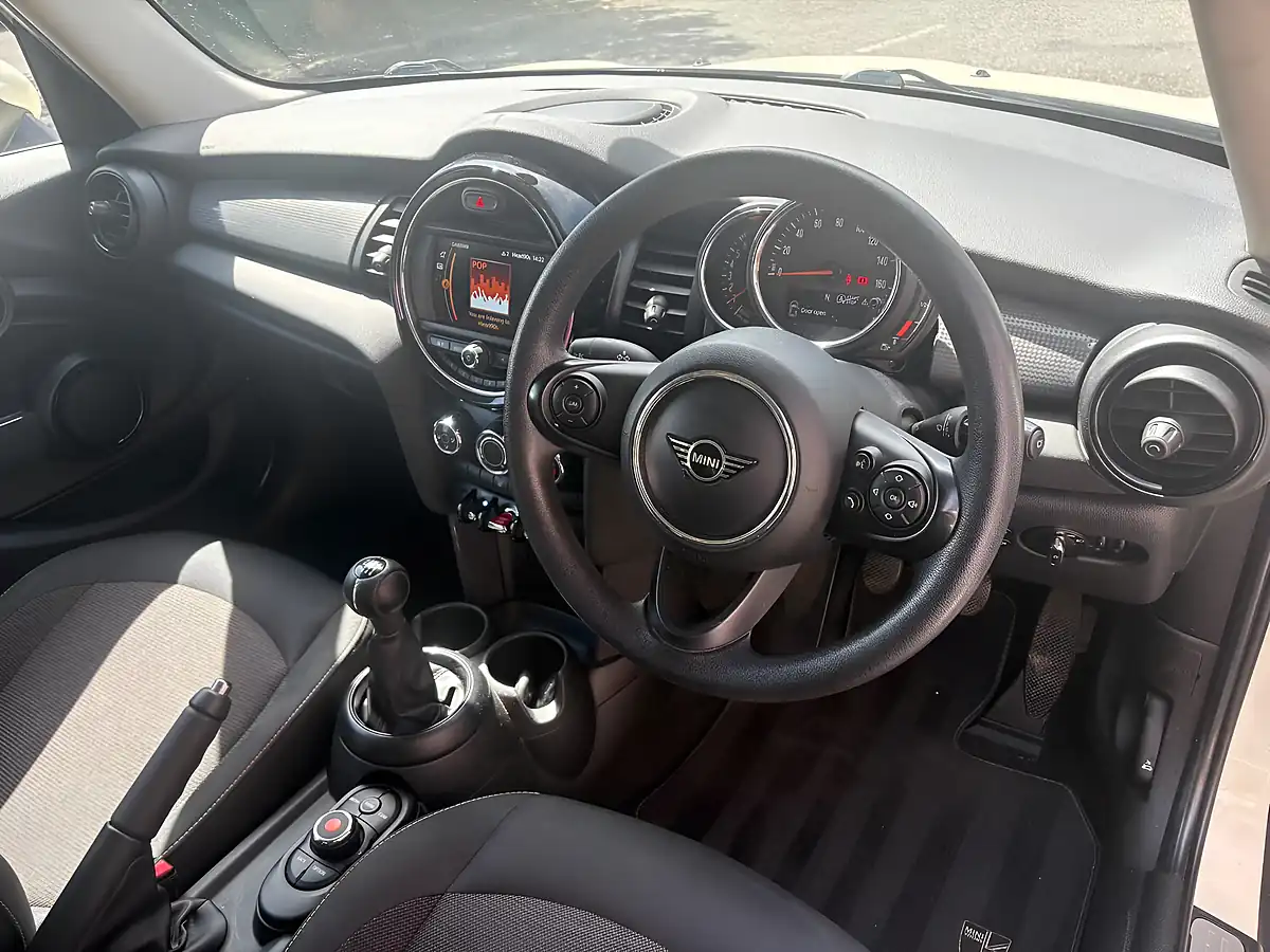 Used 2019 MINI Hatch Cooper Ii 5dr White - Interior and Exterior details 9