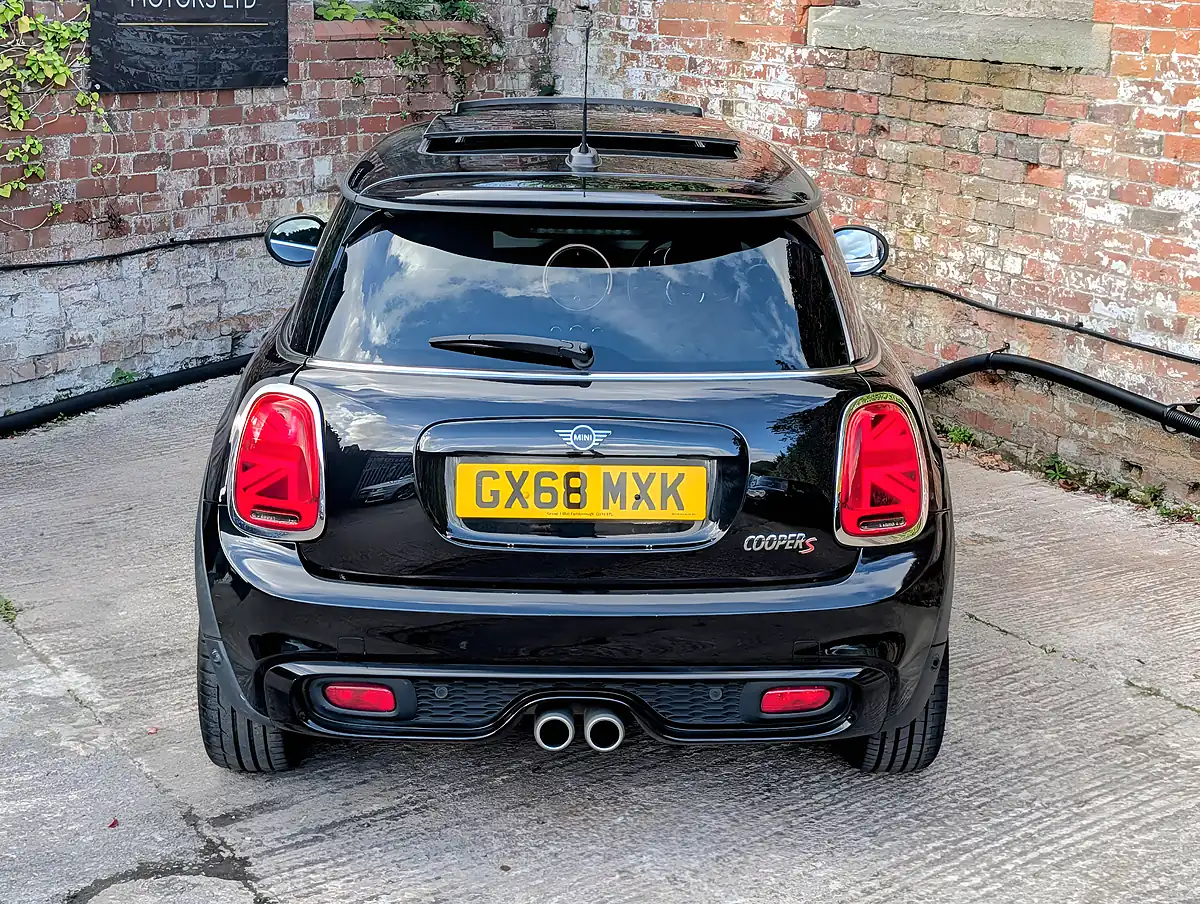 Used 2019 MINI Hatch Cooper S Classic Black - Interior and Exterior details 10
